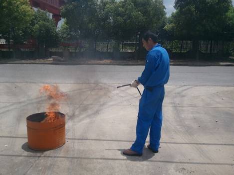 2014年07月上海澳宏组织员工进行消防灭火演练